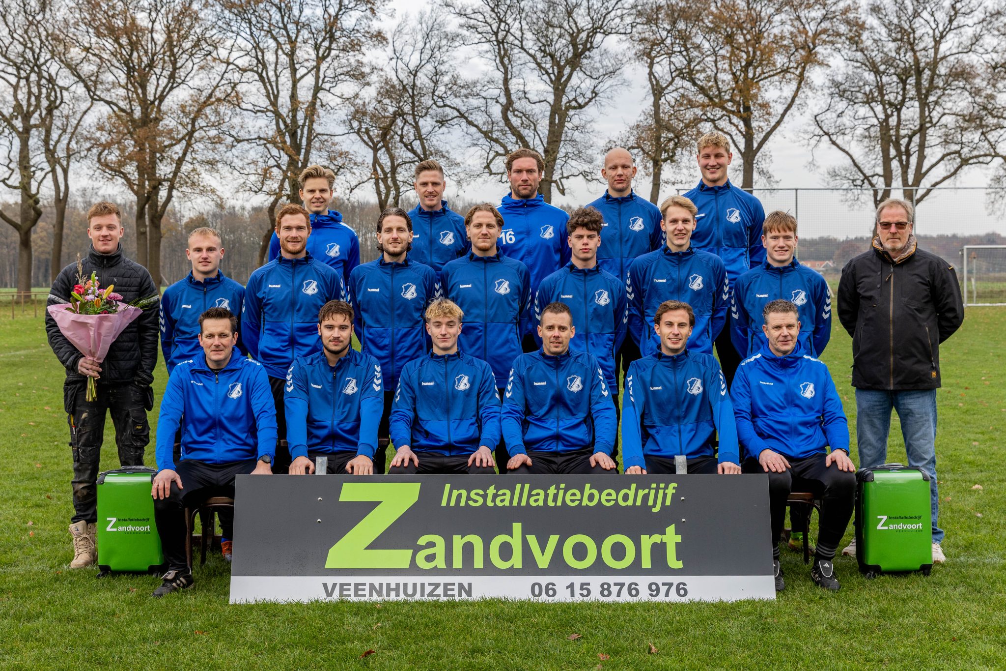 Nieuwe warming-up trainingspakken vv Veenhuizen 1